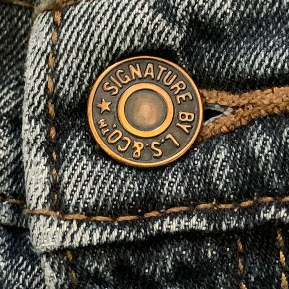 Signature Jeans by Levi Strauss Mens 34/32 Relaxed Fit Some Distressing. - Picture 7 of 10